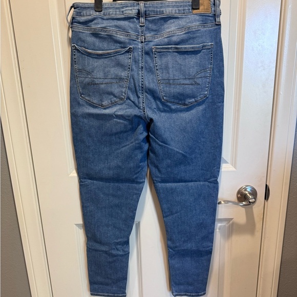 American Eagle Outfitters Light Blue High Rise Jeans - Picture 4 of 5